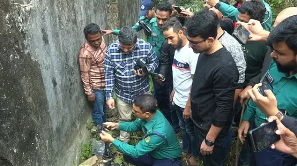 ছিনতাইকারী চক্র ধরতে গিয়ে পাওয়া গেল থানা থেকে লুট হওয়া অস্ত্র